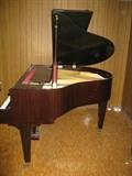 side view Kuhla piano
