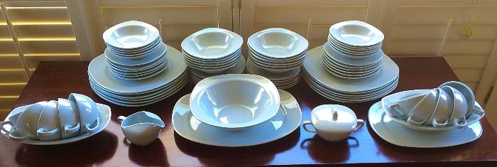 Chic Taylor Smith Taylor Pastel Dinnerware, Designed by Walter Dorwin Teague
