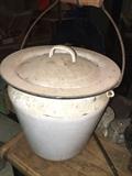 enamelware chamber pot