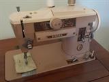 Singer Sewing Machine (Model 401A)