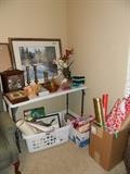 Miscellaneous decor, clock, silk flowers, etc