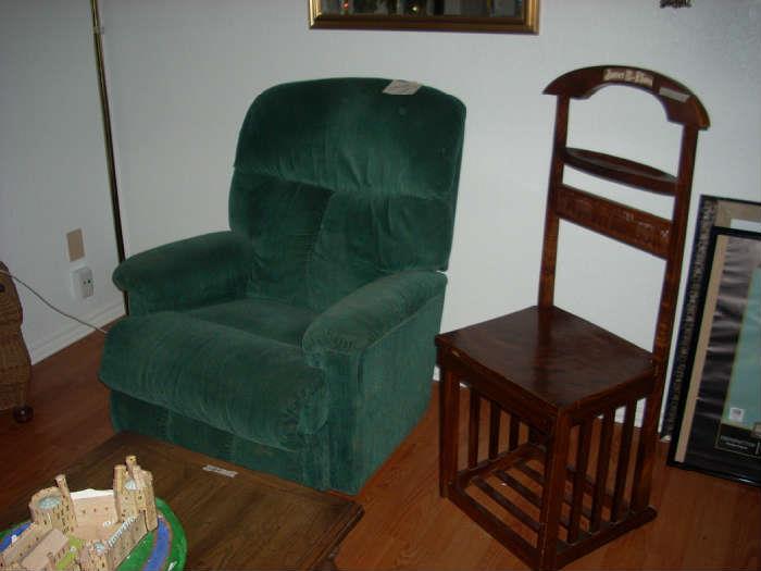 La-Z-Boy Recliner and carved chair