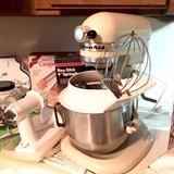 Large vintage Kitchen Aid mixer
