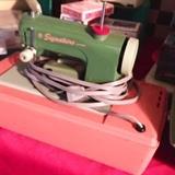 Child's functional sewing machine
