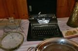 OLD TYPEWRITER