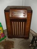 Vintage 1940's Philco combination radio and phonograph