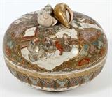 JAPANESE SATSUMA EARTHENWARE BOX, 19TH C., H 5", DIA 7"