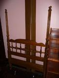 Ethan Allen Twin Poster Bed with Optional Canopy Structure included