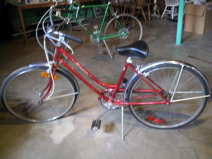 Ladies red Schwinn bike, in great condition!