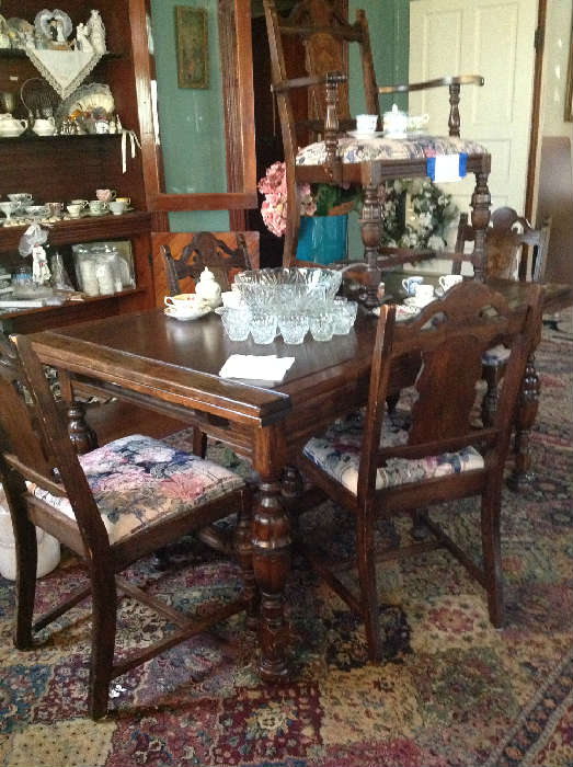 Antique Extension table with 6 chairs