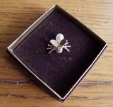 14 kt Yellow Gold Bumble Bee pin w/Oval Pearl body and Diamond mounted head