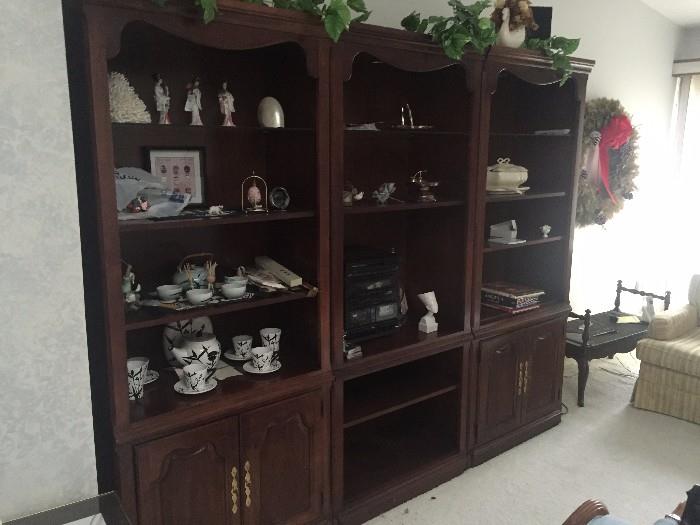 THOMASVILLE 3 LIGHTED BOOKSHELVES / DISPLAY CABINETS