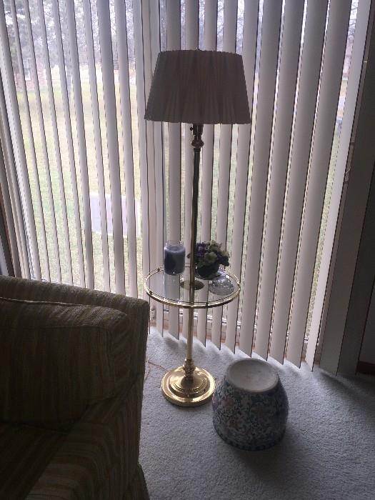 FLOOR LAMP
