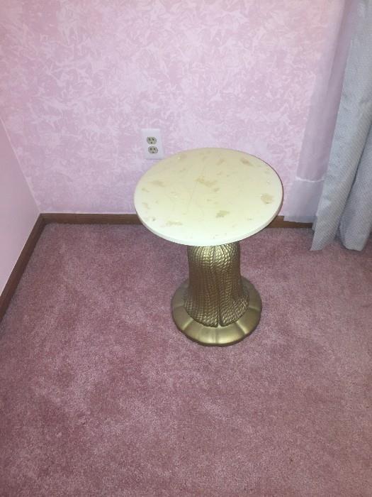 SMALL VINTAGE MARBLE TOP AND METAL BASE ROUND TABLE