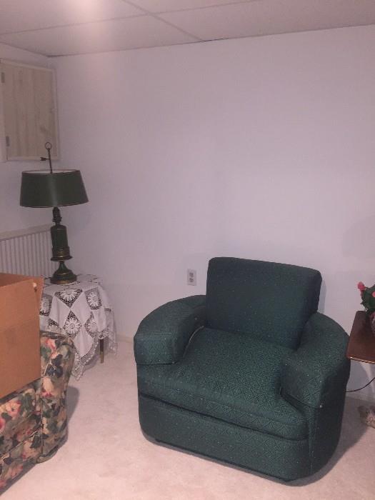 MID-CENTURY MODERN GREEN CHAIR
