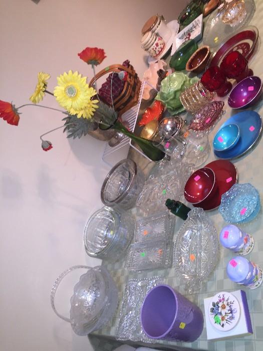 GLASSWARE AND KITCHENWARE