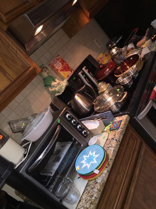 KITCHENWARE AND GLASSWARE