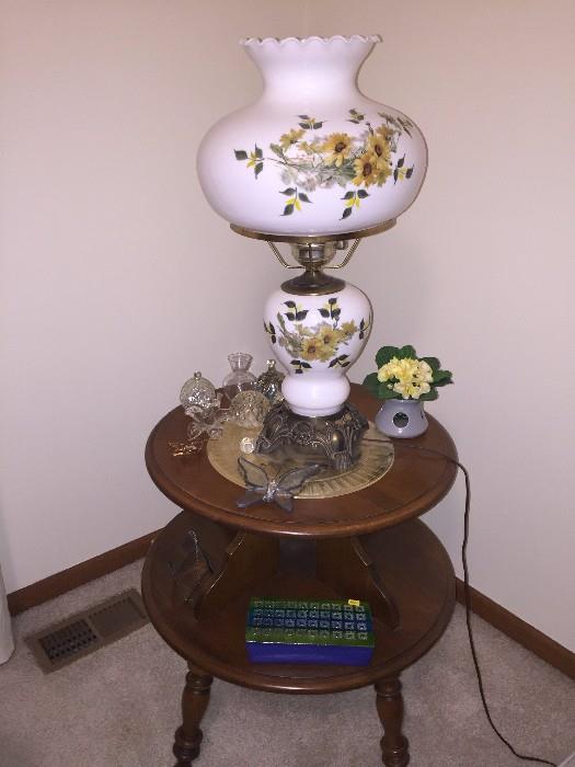 TWO-TIER TABLE AND LAMP