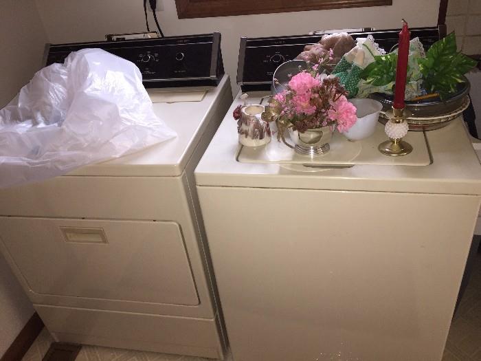 VINTAGE WASHER AND DRYER ( WORK GREAT)
