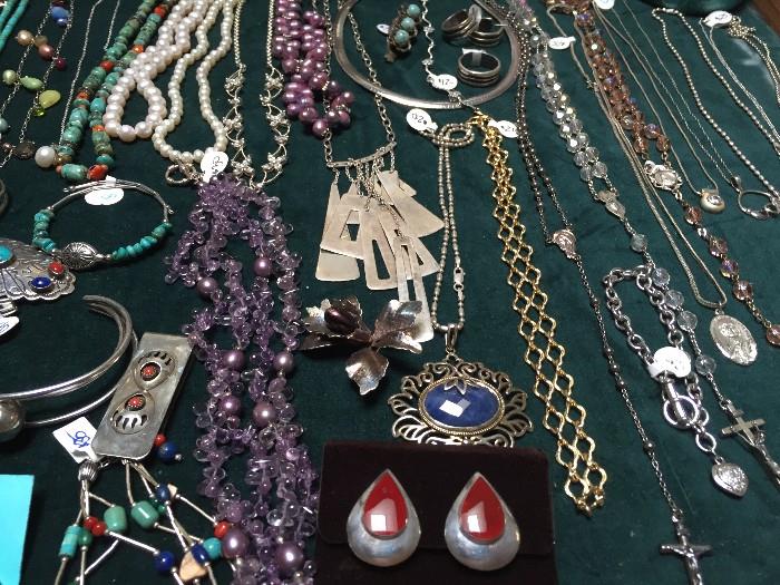 STERLING SILVER JEWELRY, TURQUOISE JEWELRY, NAVAJO NATIVE AMERICAN JEWELRY, PEARLS, NATURAL STONE JEWELRY