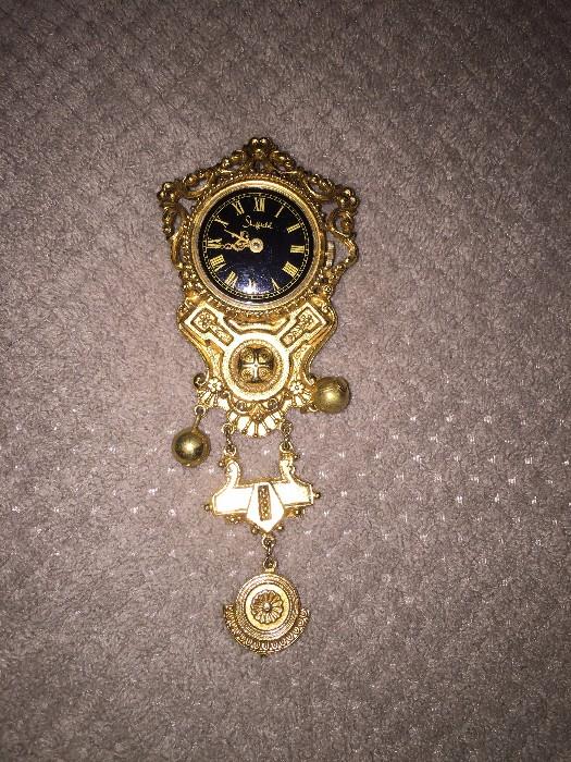 VINTAGE BROOCH