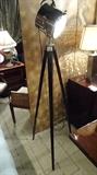 MODERN SPOTLIGHT TRIPOD FLOOR LAMP, JAVA FINISH WOOD LEGS, TAKES STANDARD BULBS, VERY GOOD CONDITION