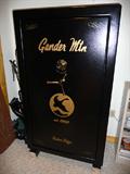 Gander Mtn Gun Safe, Model D-27, Manufacture Date: 1st/2010-1, Certified BTU Rating: 80,000 BTU, 12 Gauge Steel Body, Made in USA, Exterior View