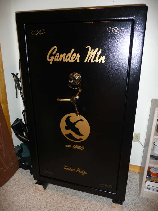 Gander Mtn Gun Safe, Model D-27, Manufacture Date: 1st/2010-1, Certified BTU Rating: 80,000 BTU, 12 Gauge Steel Body, Made in USA, Exterior View