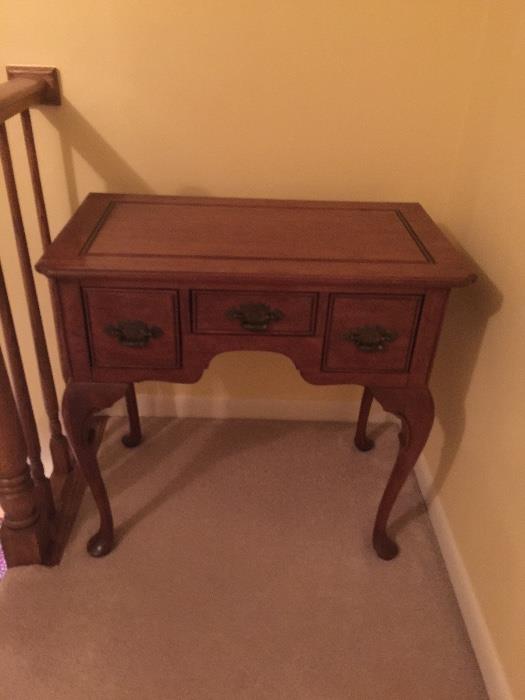 Beautiful accent hard wood table dove tail drawers. 