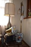 Retro Corner! Fans, radio and lamps!