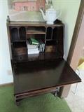 WRITING DESK / 3 DRAWERS / WITH CUBBIES