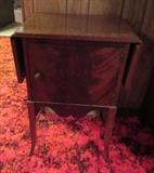 HUMIDOR WITH DROP SIDES