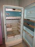 VERY NICE VINTAGE FRIG.