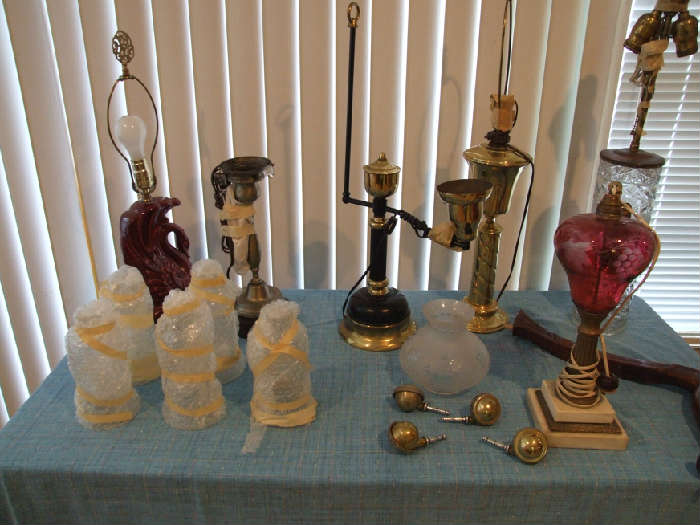ASSORTED VINTAGE LAMPS.
