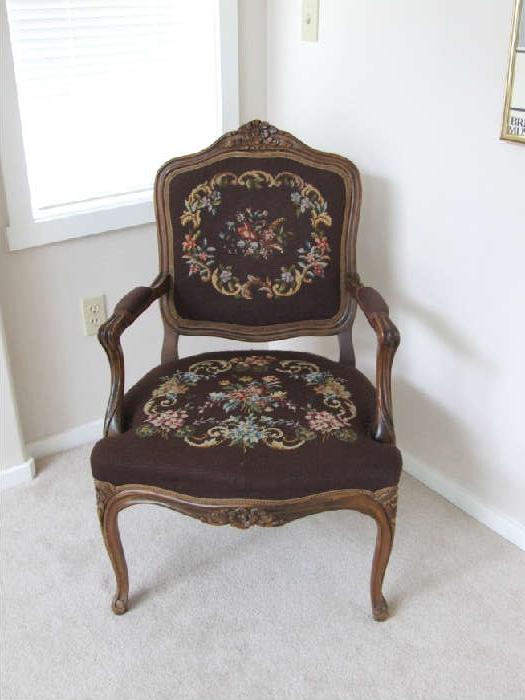 ANTIQUE CHOCOLATE BROWN NEEDLEPOINT FABRIC SITTING CHAIR

CARVED WOOD

EXCELLENT CONDITION