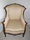 ELEGANT CREAM FABRIC VINTAGE SITTING CHAIR

WOOD TRIM

EXCELLENT CONDITION