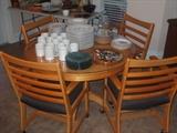 kitchen table w/ 4 chairs