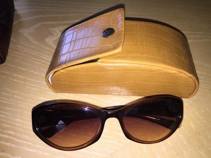 tommy Bhamas sun glasses