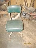 VINTAGE CHAIR