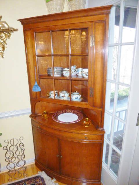 Corner cupboard to fantastic mahogany dining set - SPOTLESS.