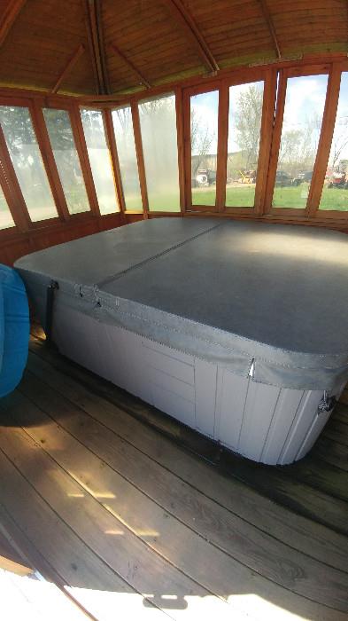 Hot tub and building around it for sale