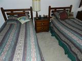2 Twin Beds