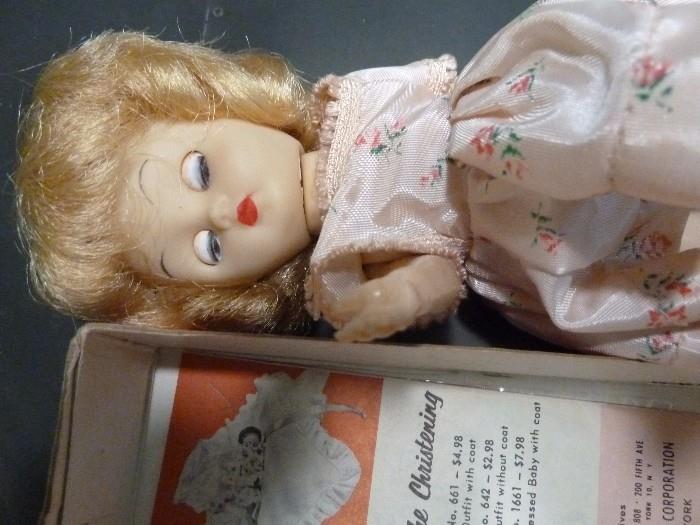 VINTAGE COSMOPOLITAN GINGER DOLL AND CLOTHING LOT