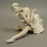 Lot 193:  LLADRO Ballerina Bisque Figurine Sculpture. #8. : Dimensions:  H: 5.25 inches: W: 10 inches: D: 7 inches --- US Shipping charge: $35
