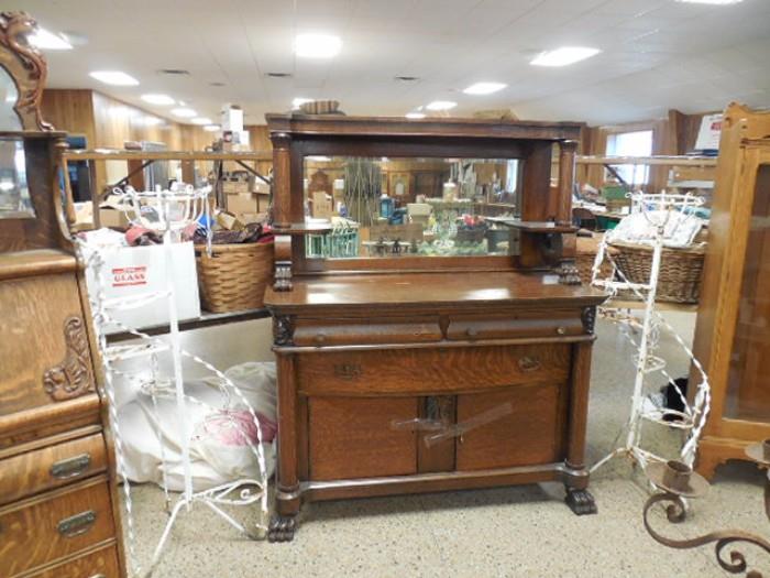 SPECIAL ANTIQUE COLLECTIBLE AUCTION starts on 4/10/2016