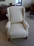 La-z-boy designers choice classic wing back recliner