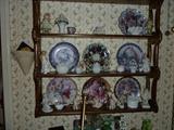 Wall plate holder and collectible plates