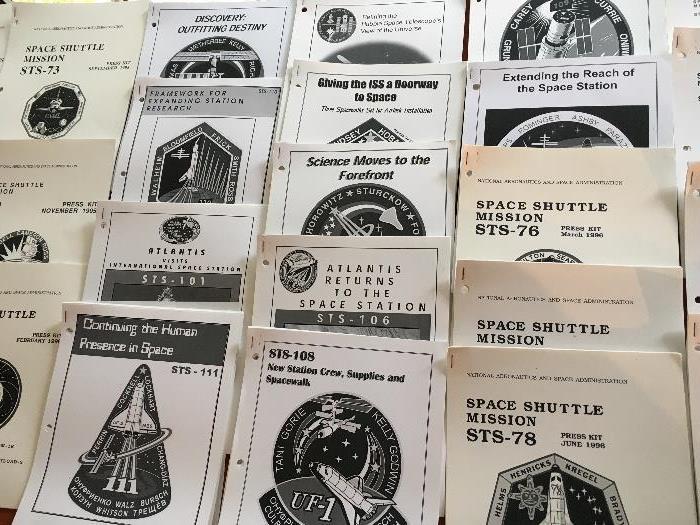 Space Shuttle Mission Official Press Kits