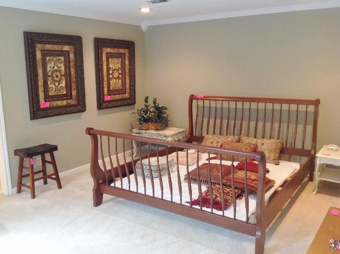 Master - Amish Sleigh Bed