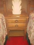 MIDCENTURY WILLIAMS FURNITURE COMPANY NIGHT STAND ( GOES WITH TWIN BEDS) 